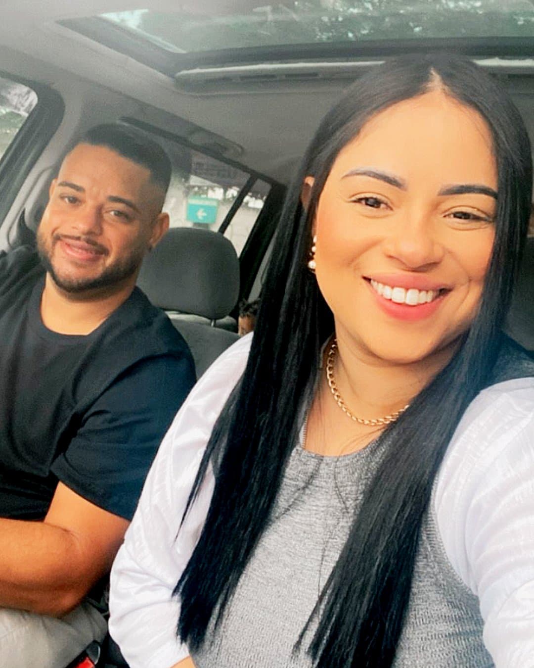 Willian e Bianca sorrindo